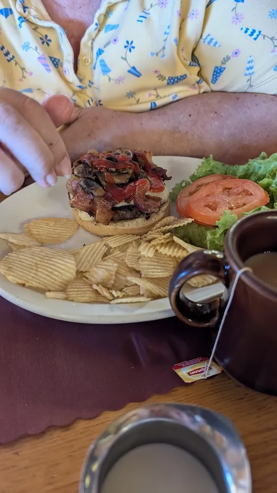 Bacon Cheeseburger w Fried Mushrooms